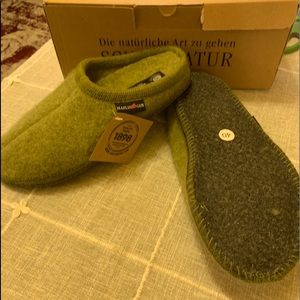 Haflinger 1898 Pure new wolle German slipper slides.